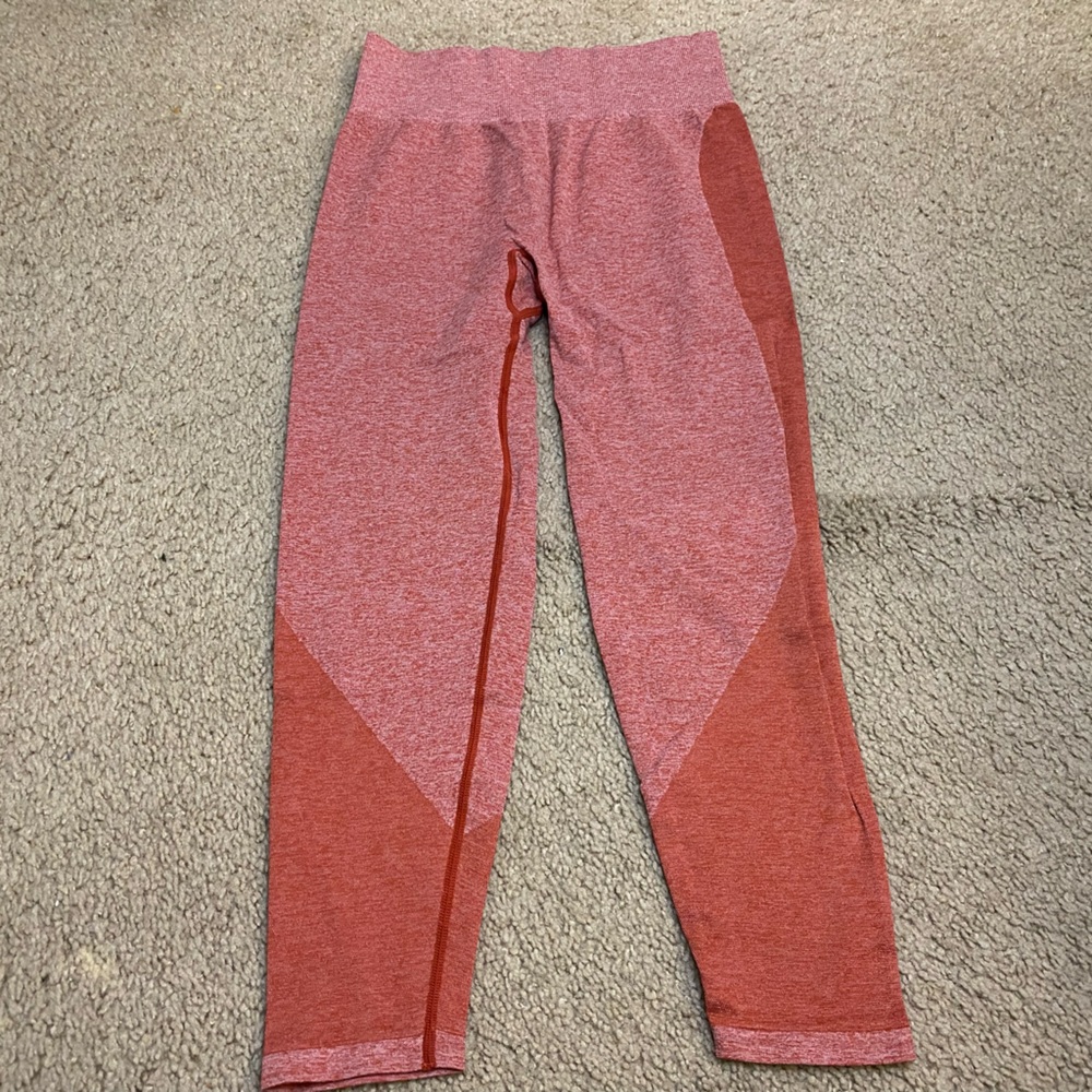 Victoria's Secret Seamless Workout Leggings in a red/pink "Cinnibar Marl” size L